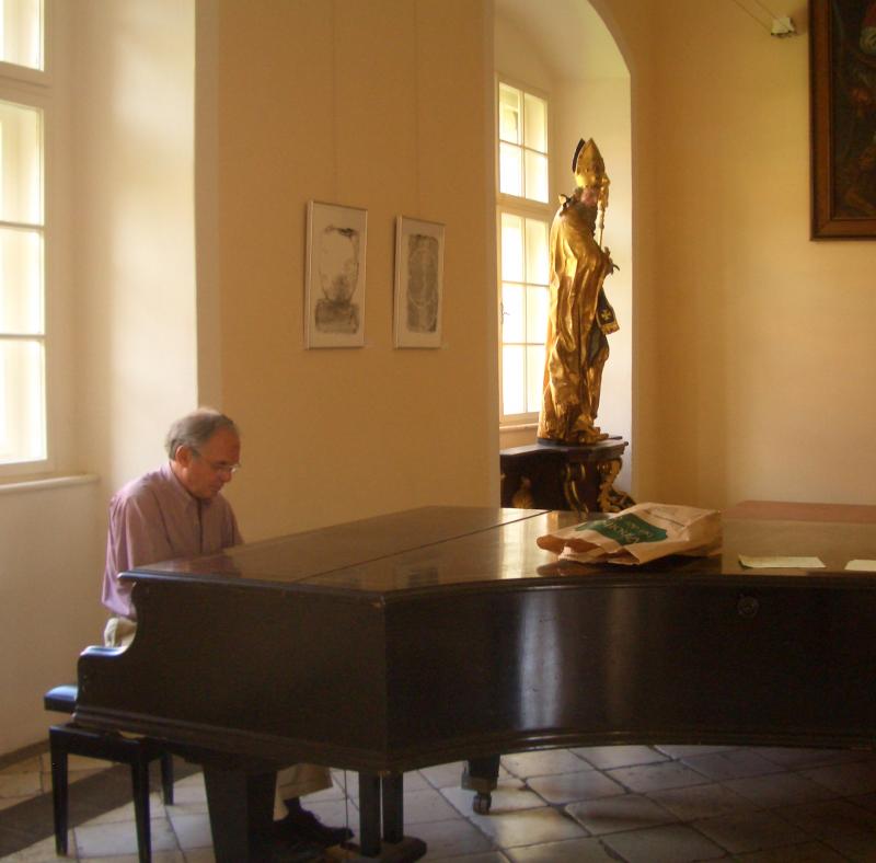 Zur Finissage spielt Walther Neumann am Klavier Beethovens "Sonnen....."
